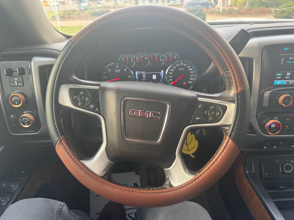 Used 2018 GMC Sierra 1500 SLT w/ SLT Preferred Package AWD/4WD image 18