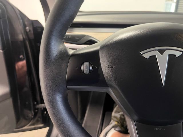 Used 2021 Tesla Model Y Long Range image 24