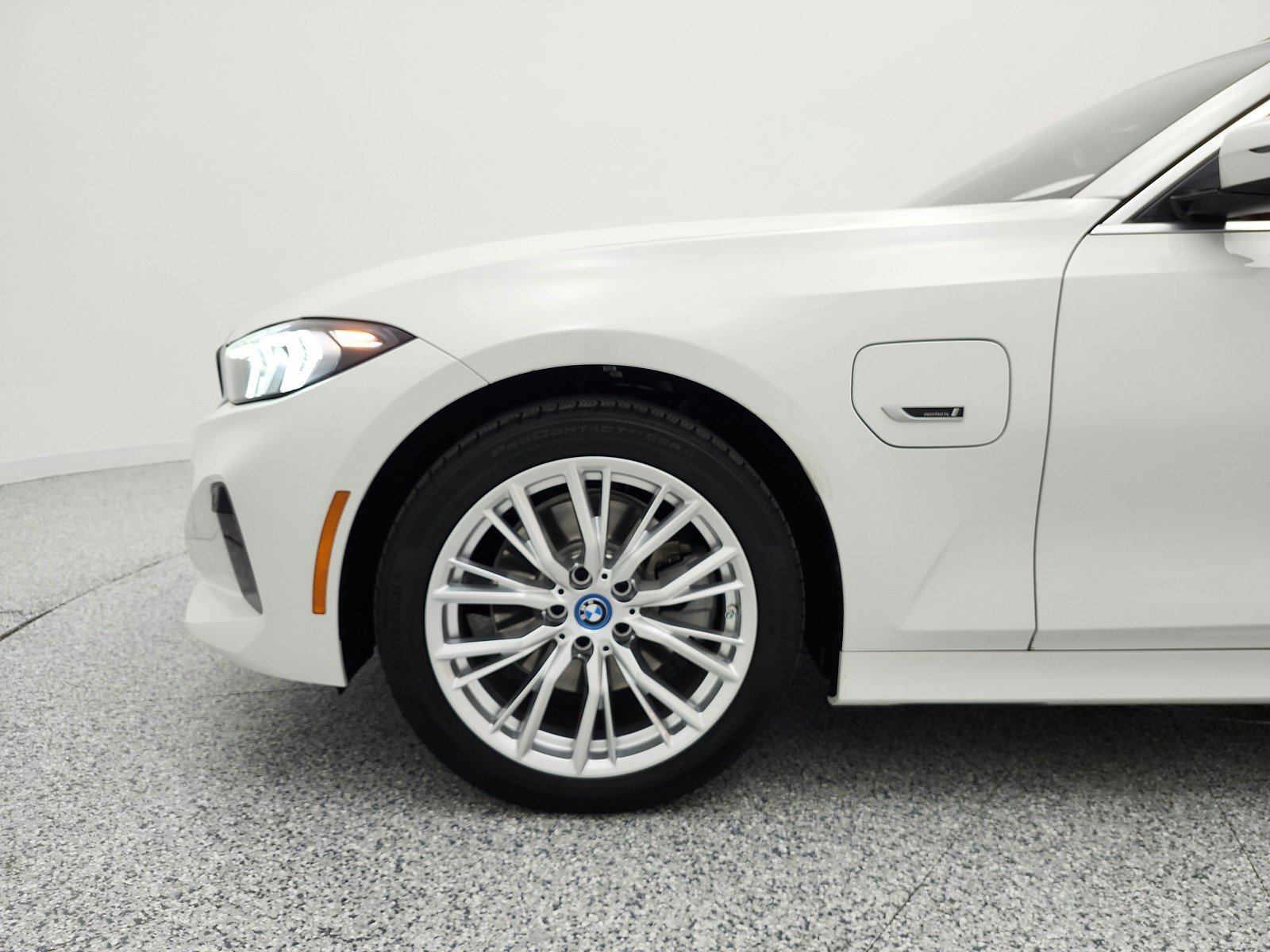 Used 2023 BMW 330e w/ Convenience Package RWD image 24