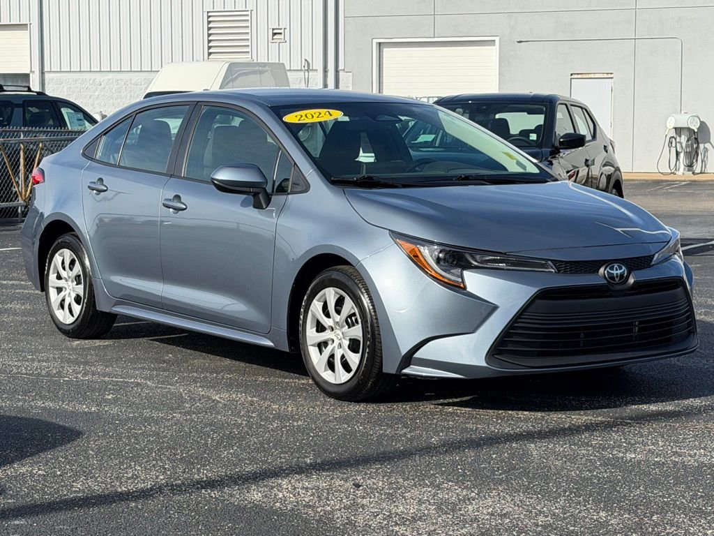 Used 2024 Toyota Corolla LE image 2