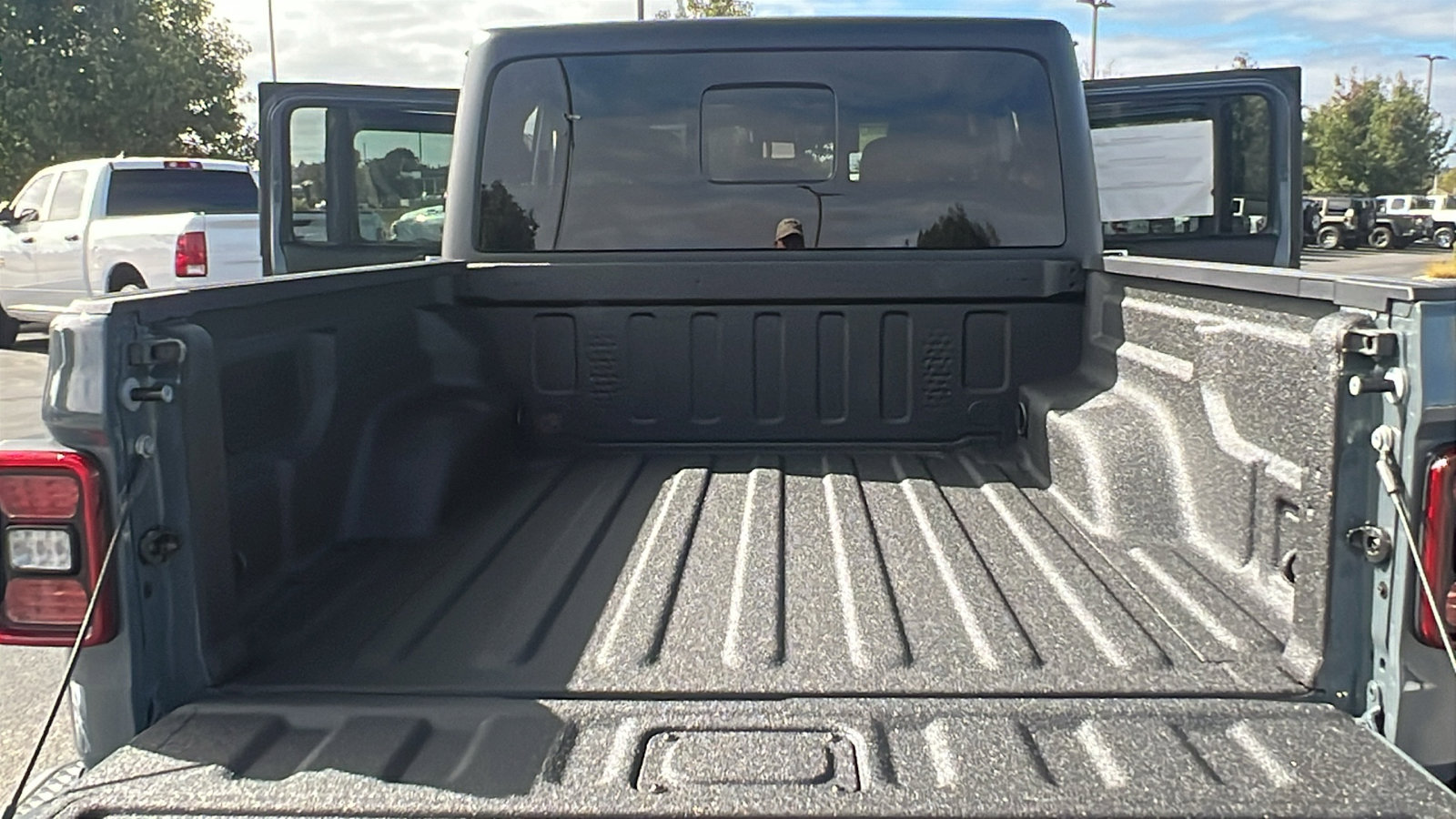 New 2025 Jeep Gladiator Willys image 13