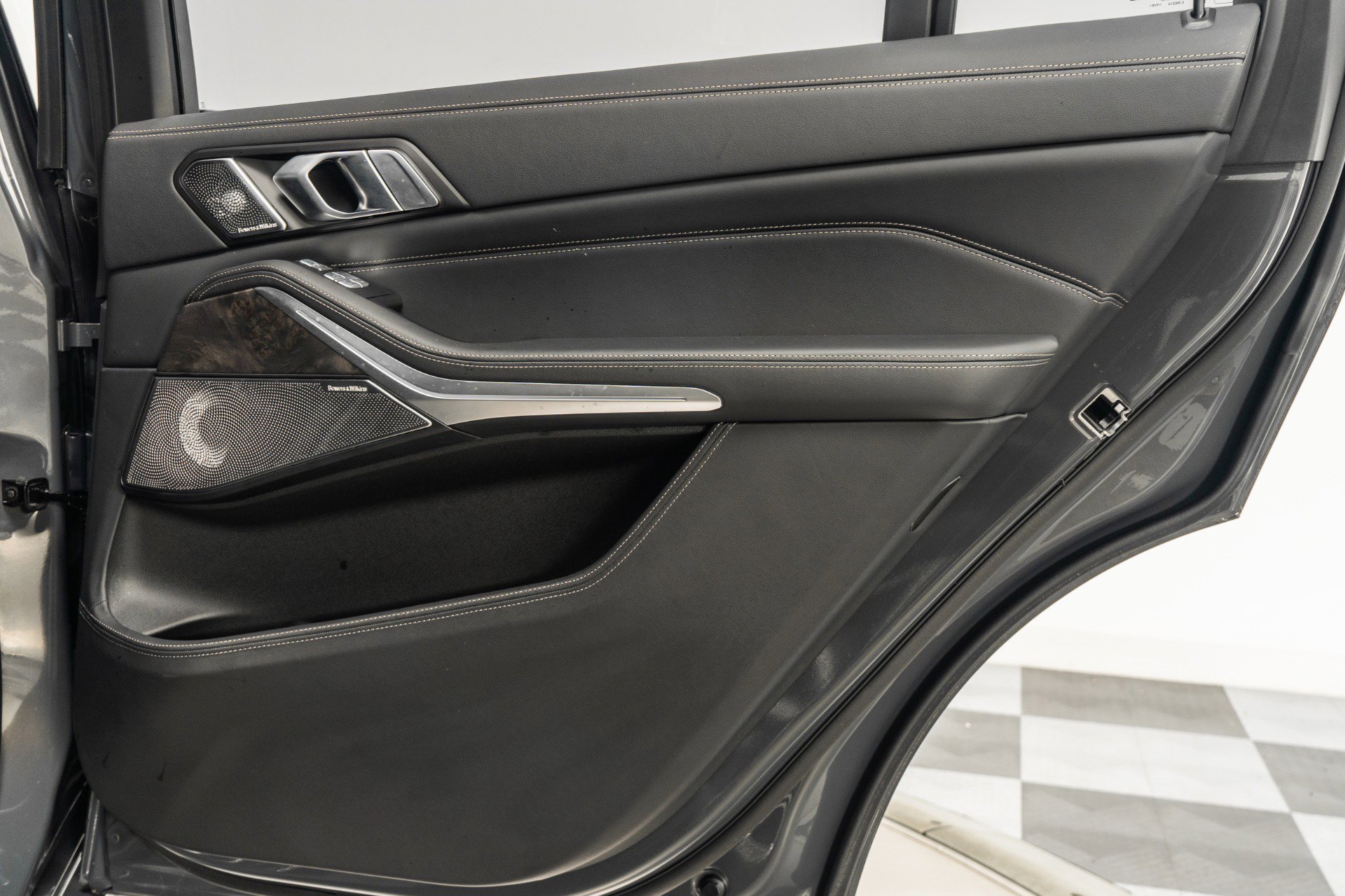 Used 2025 BMW X7 M60i image 40