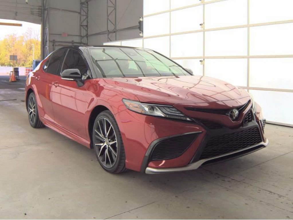 Used 2023 Toyota Camry XSE FWD image 4