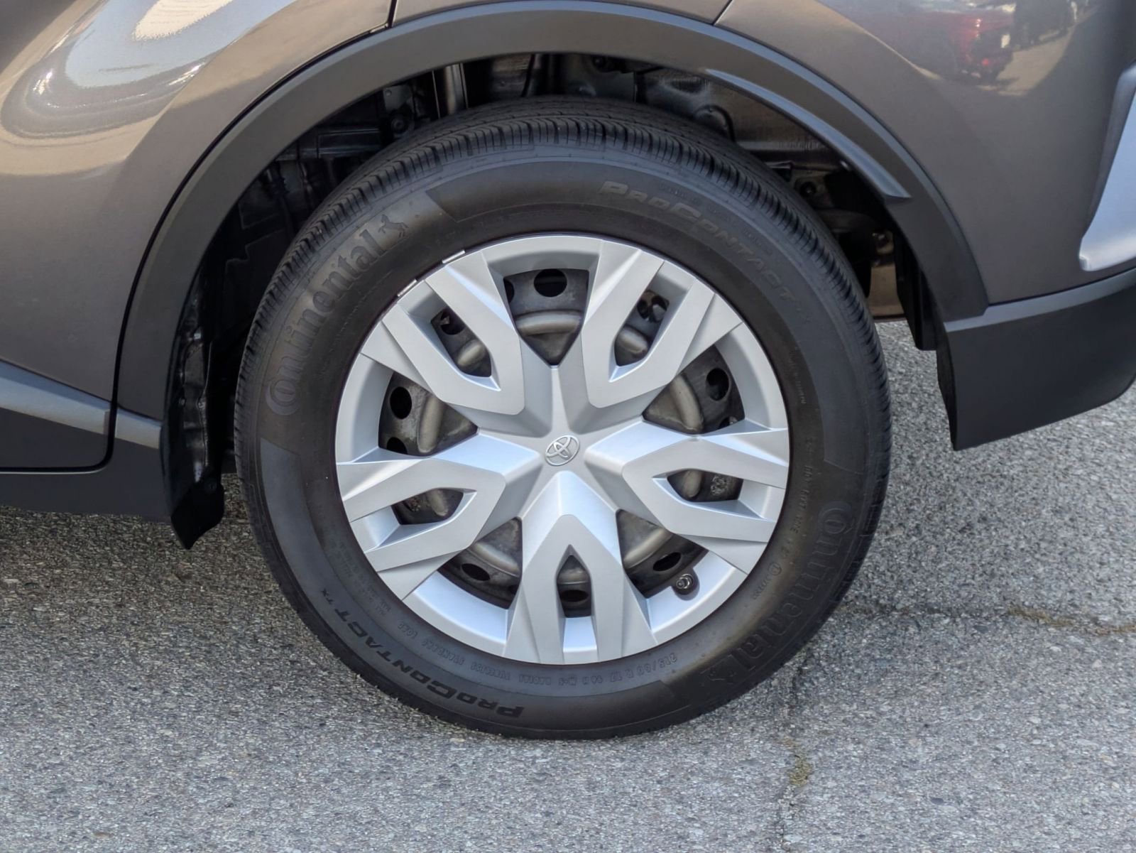 Used 2019 Toyota C-HR LE FWD image 9