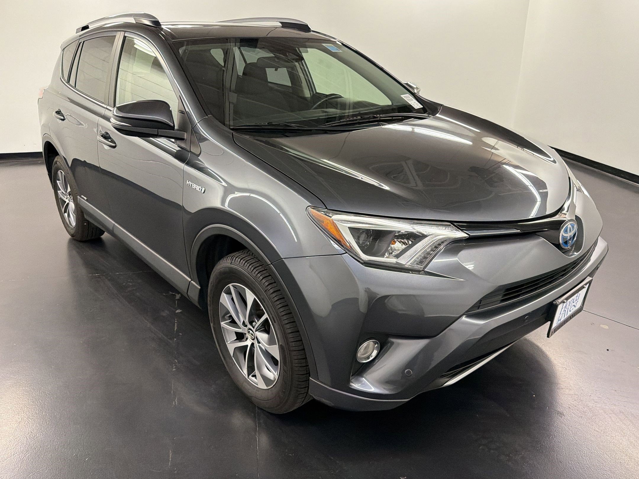 Used 2017 Toyota RAV4 XLE w/ Convenience Package AWD/4WD image 7
