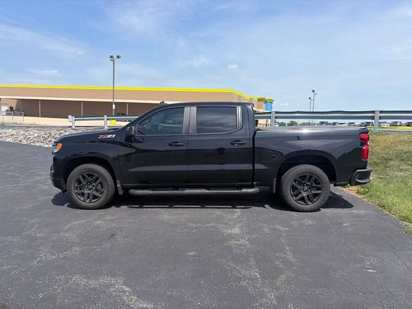 Certified 2023 Chevrolet Silverado 1500 RST w/ Z71 Off-Road Package AWD/4WD image 10