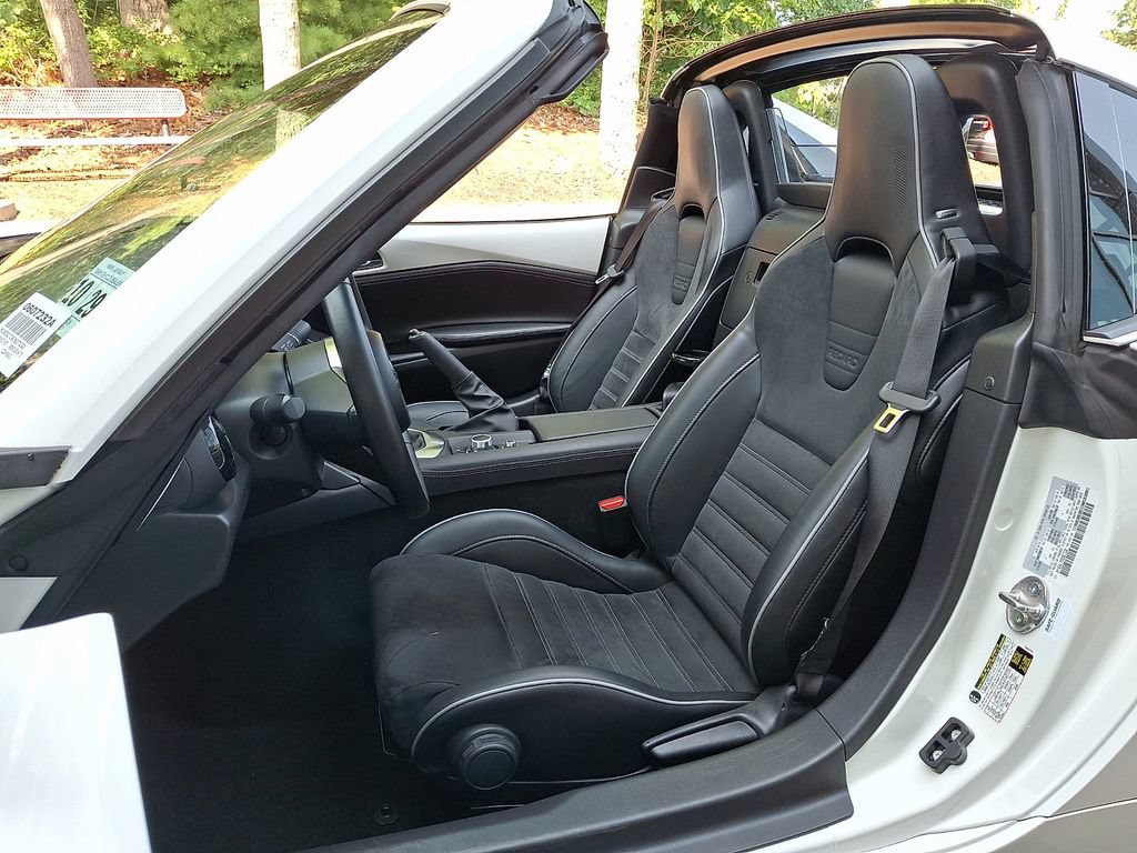Used 2024 MAZDA MX-5 Miata RF Club RWD image 12
