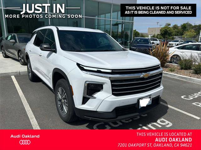 Used 2025 Chevrolet Traverse LT AWD/4WD image 1