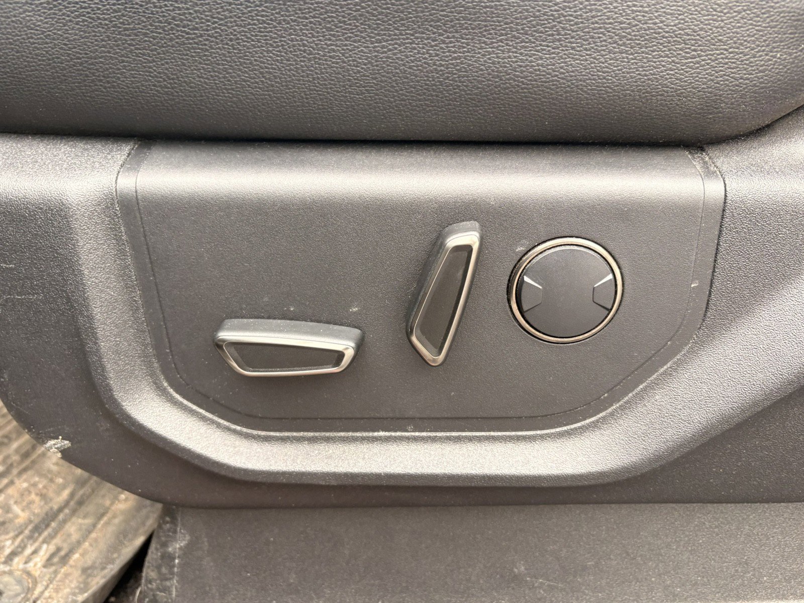 Used 2018 Ford F150 Raptor w/ Equipment Group 802A Luxury image 16