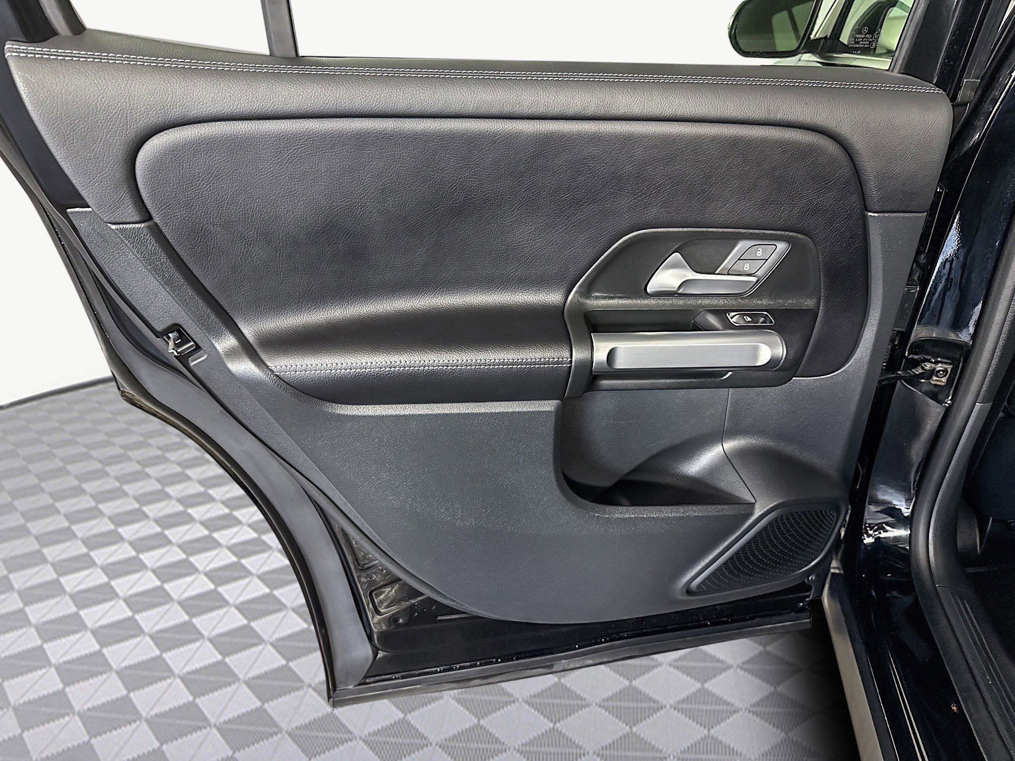 Used 2025 Mercedes-Benz GLB 250 image 26