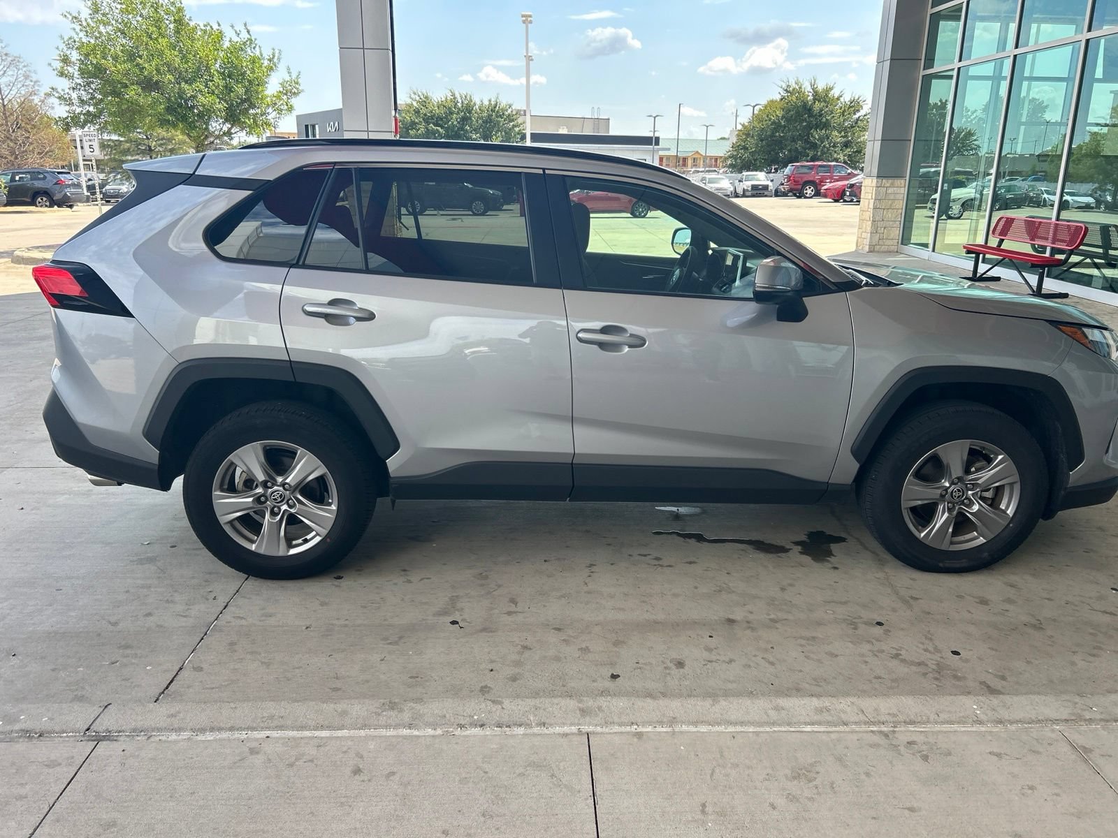 Used 2025 Toyota RAV4 XLE FWD image 7