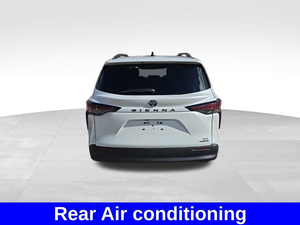 Used 2024 Toyota Sienna XLE image 6