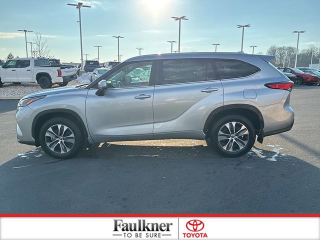 Used 2023 Toyota Highlander XLE image 13