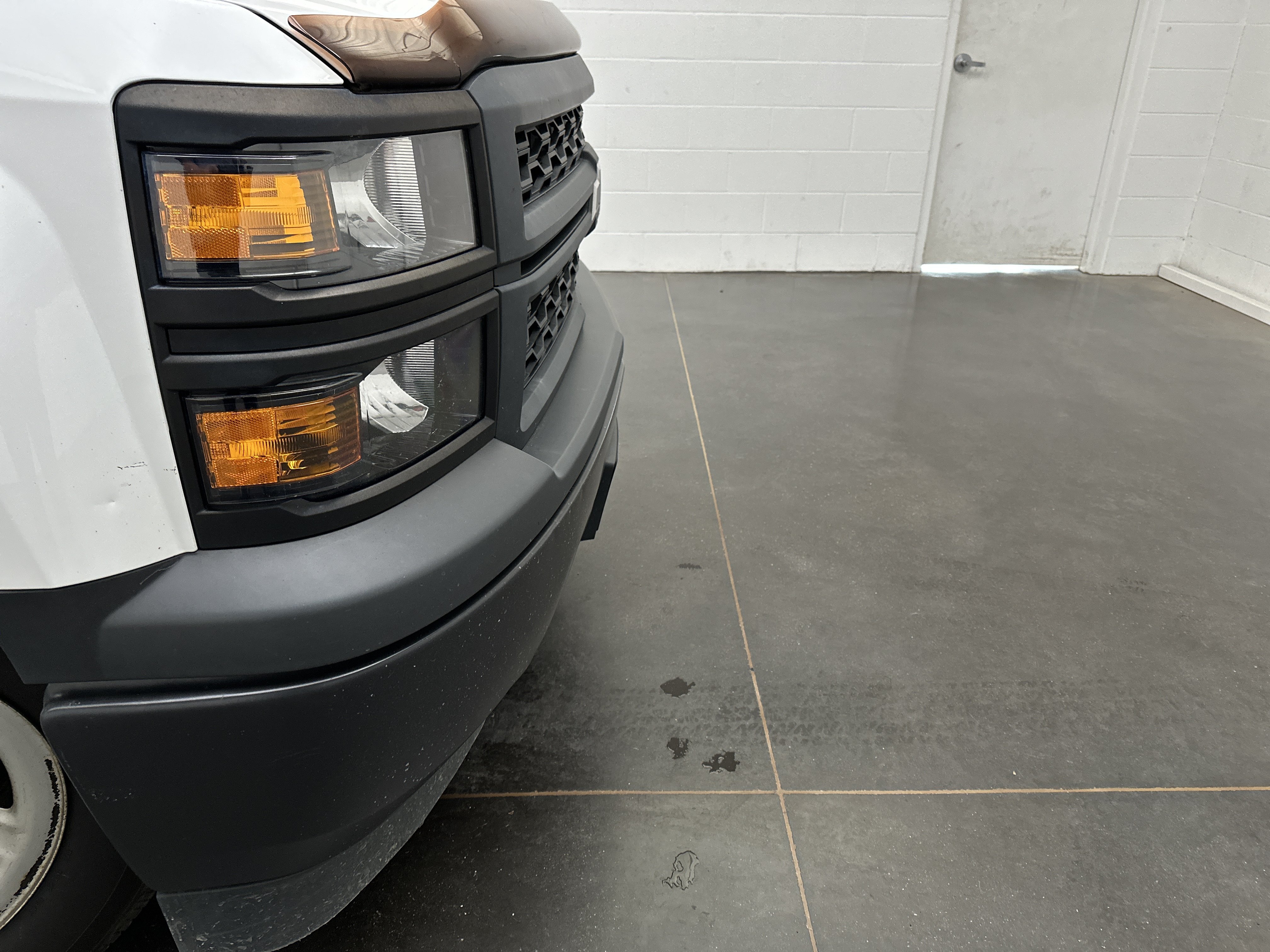Used 2015 Chevrolet Silverado 1500 W/T RWD image 2