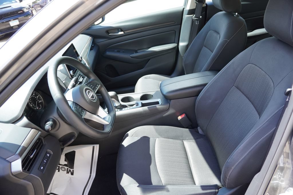 Used 2025 Nissan Altima 2.5 SV FWD image 15