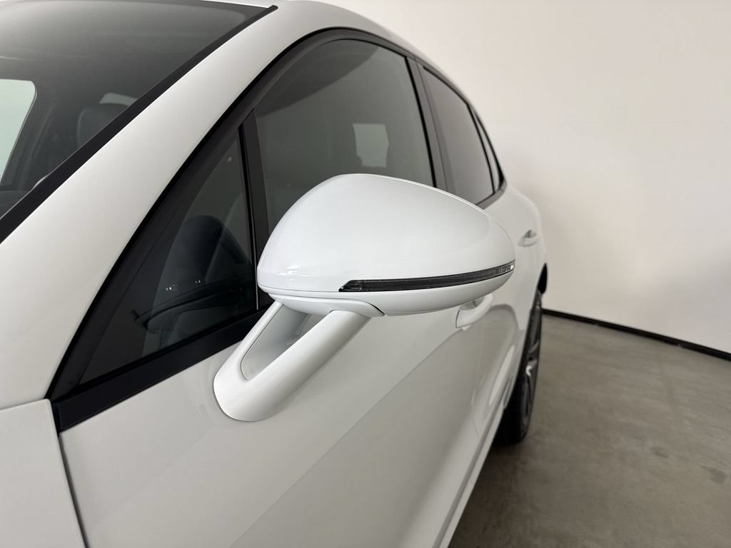 New 2026 Porsche Macan AWD/4WD image 12