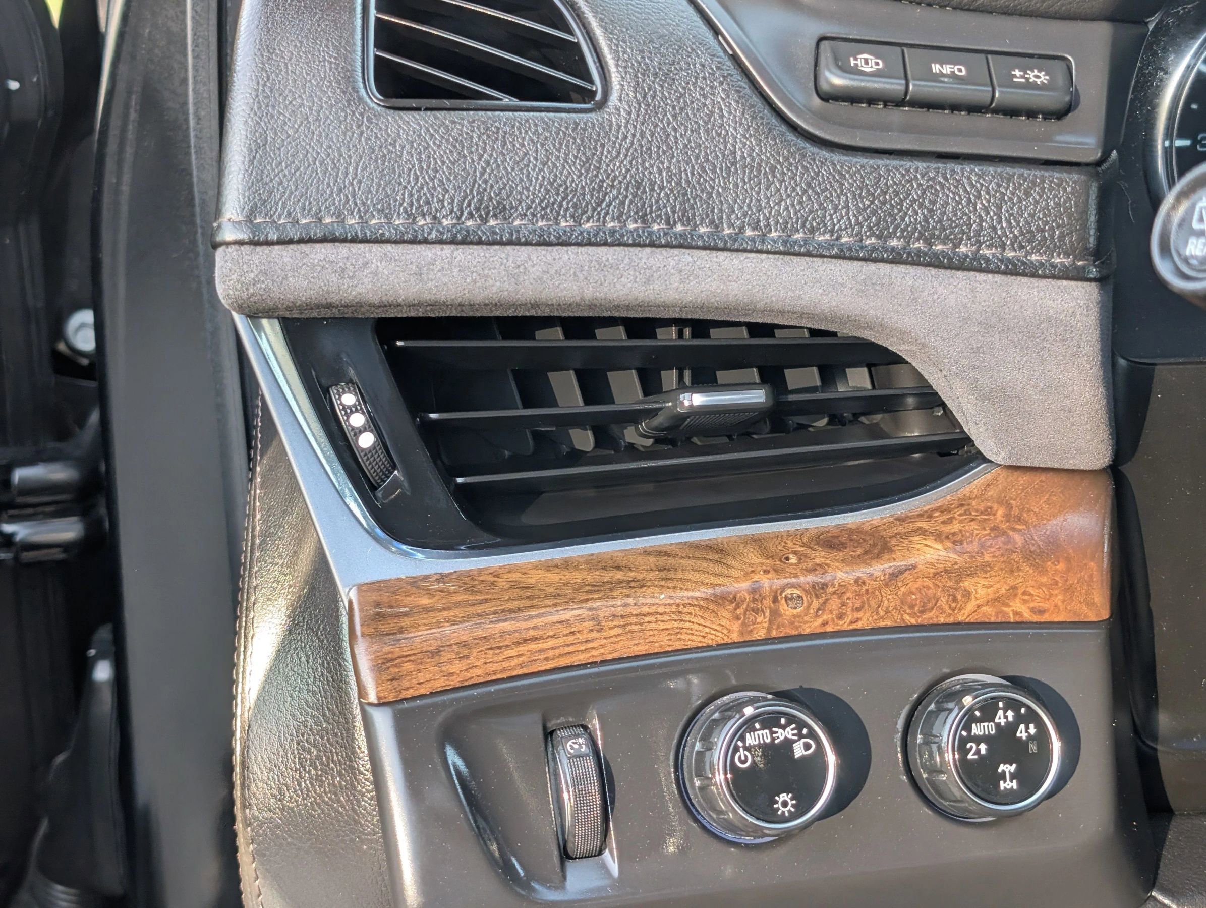 Used 2016 Cadillac Escalade Luxury image 25