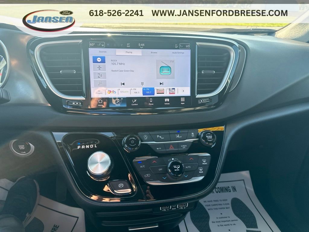 Used 2025 Chrysler Pacifica Select FWD image 22