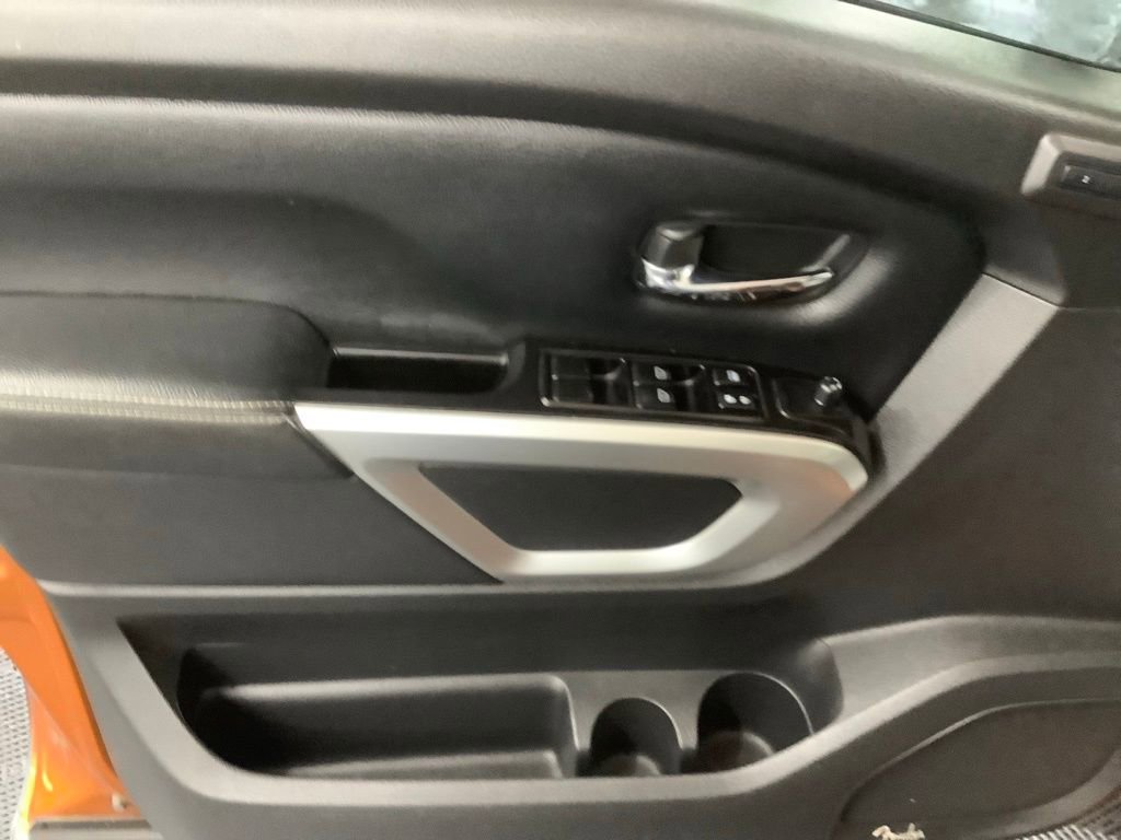 Used 2019 Nissan Titan PRO-4X w/ Pro-4x Convenience Package AWD/4WD image 9