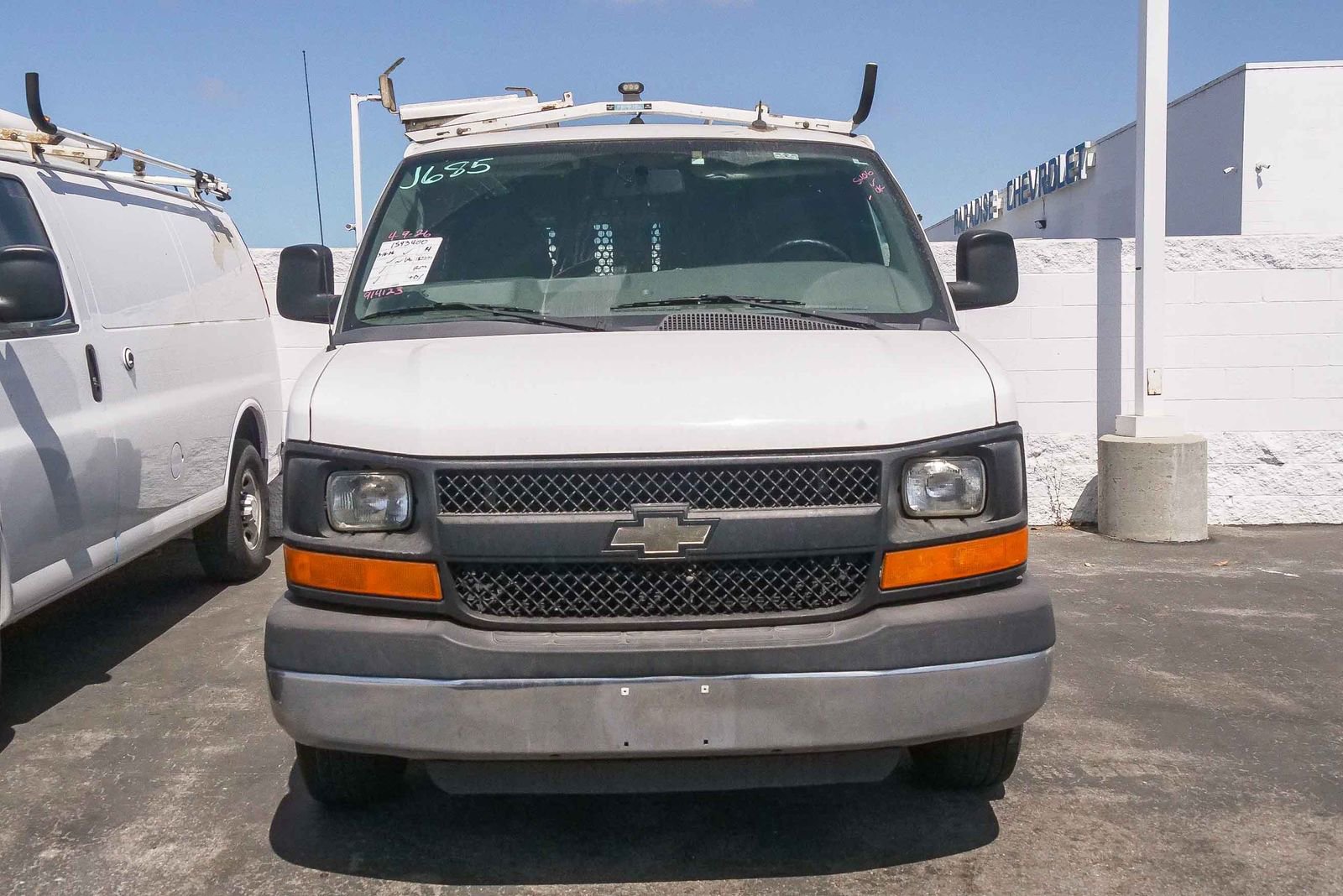 Used 2014 Chevrolet Express 2500 RWD image 2
