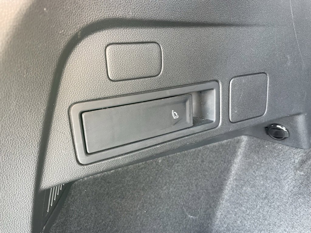 Used 2024 Volkswagen Tiguan Wolfsburg Edition image 33