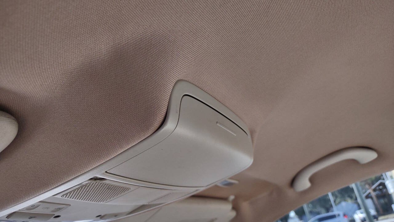 Used 2012 Volkswagen Jetta SE FWD image 25