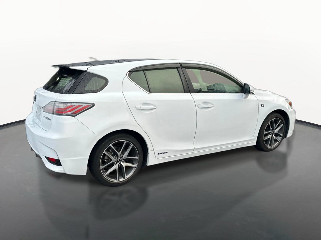 Used 2017 Lexus CT 200h w/ Navigation System Package FWD image 3