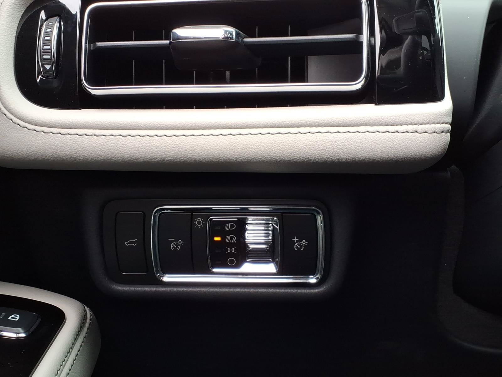 New 2026 Lincoln Aviator AWD w/ Jet Appearance Package image 23