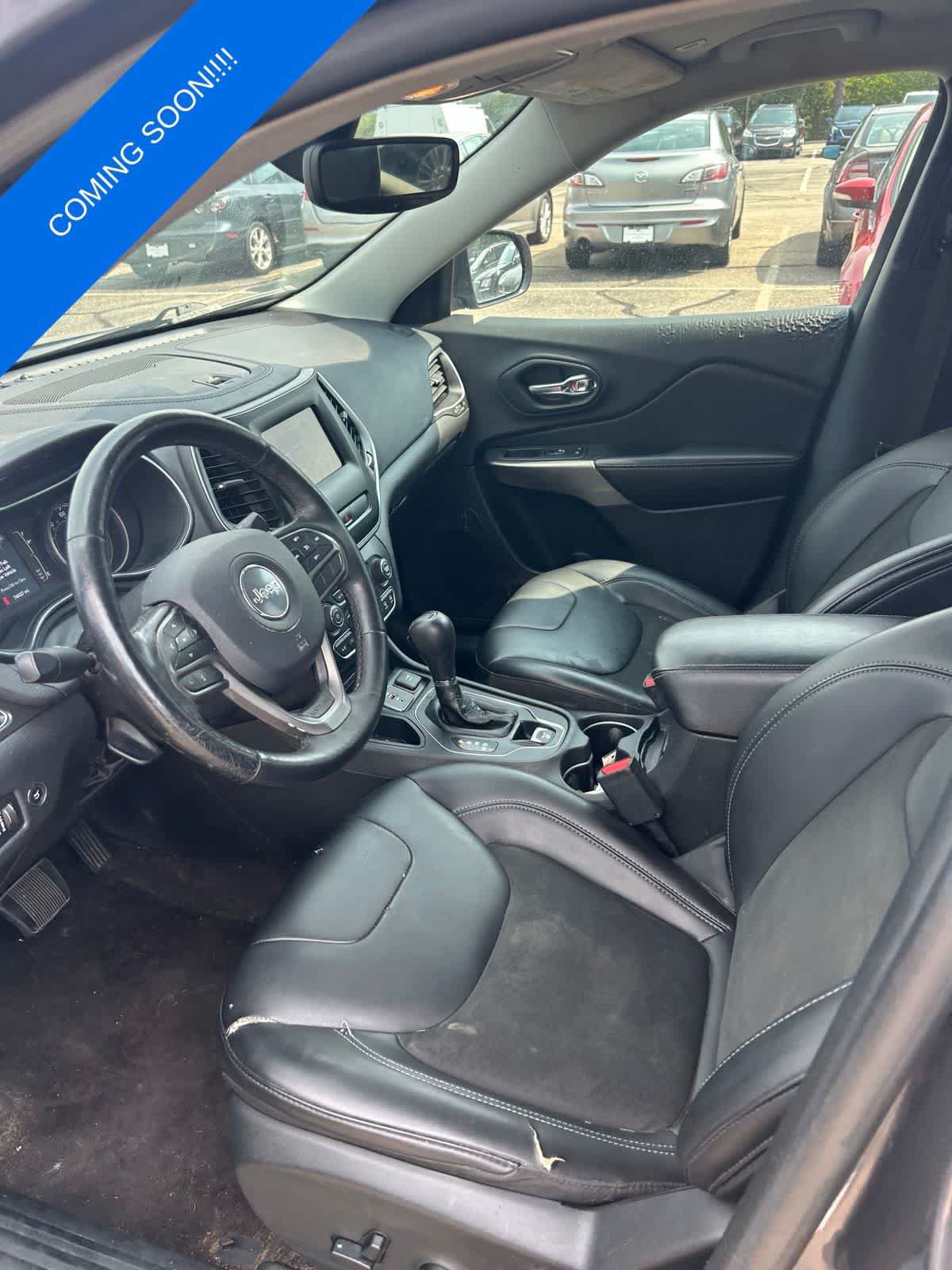 Used 2019 Jeep Cherokee Latitude Plus w/ Comfort/Convenience Group FWD image 5