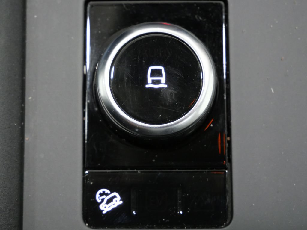 Used 2025 Land Rover Discovery S AWD/4WD image 21