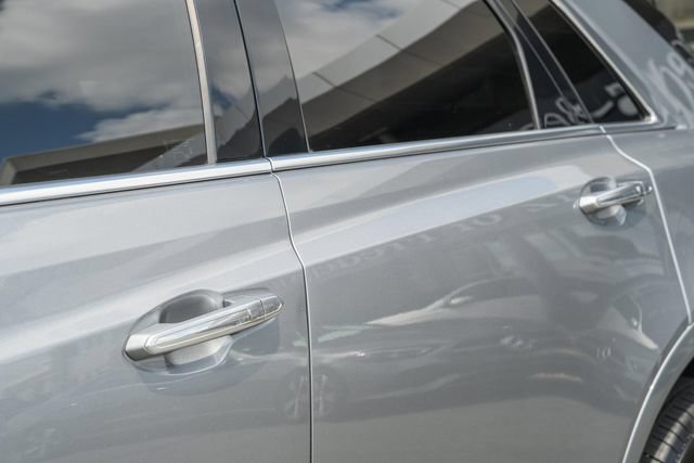 Used 2025 Cadillac XT5 Luxury FWD image 16