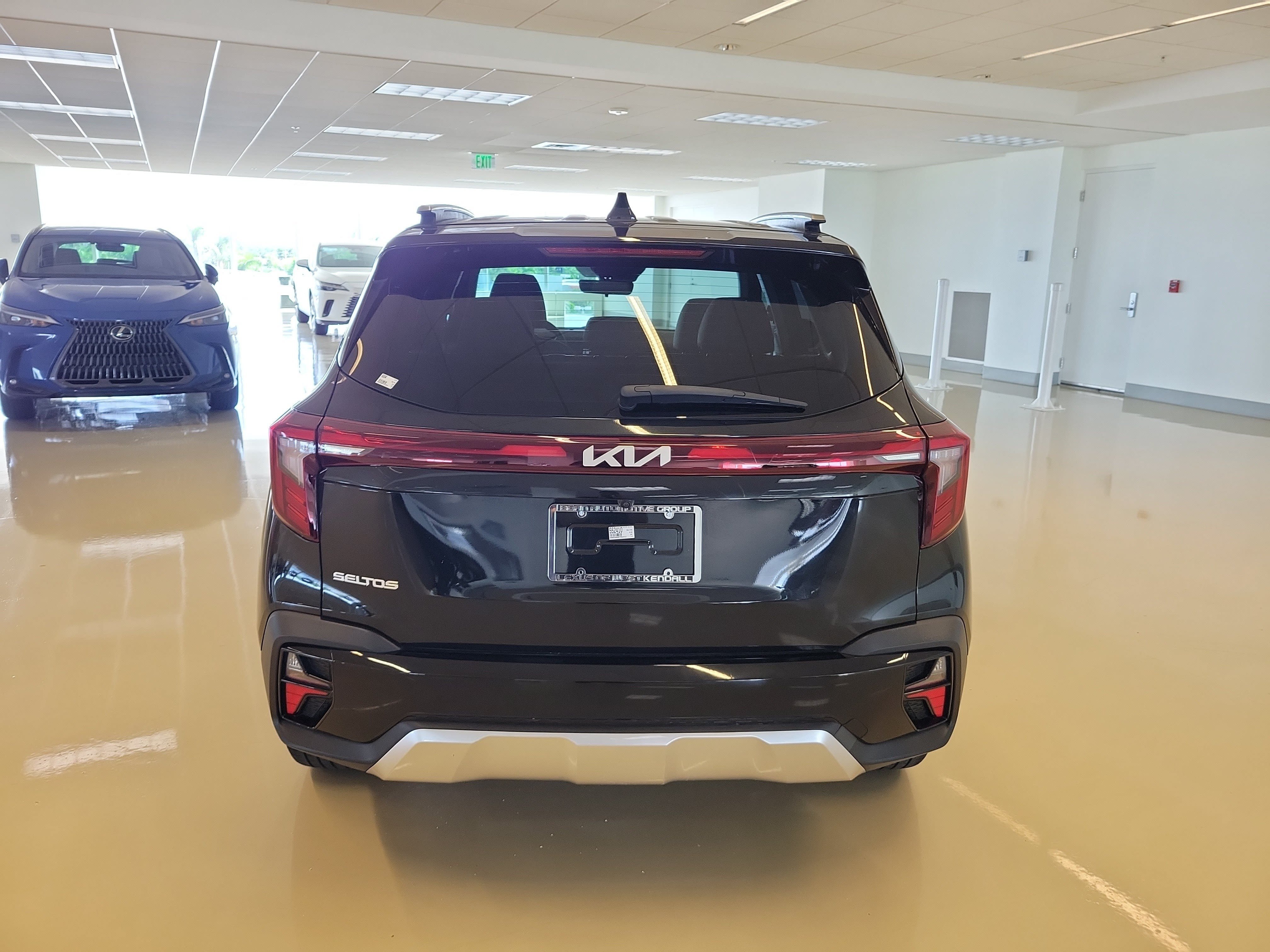 Used 2024 Kia Seltos EX FWD image 7