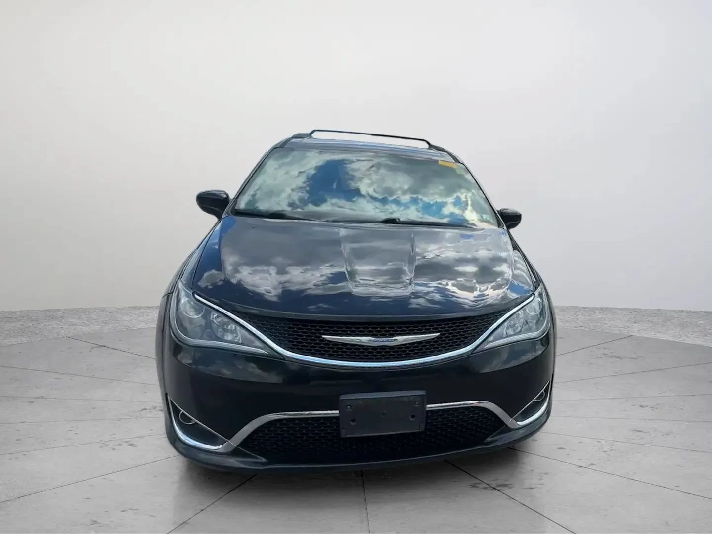 Used 2017 Chrysler Pacifica Touring-L FWD image 7