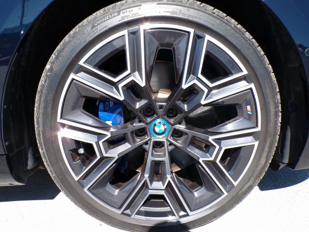 Certified 2025 BMW i5 xDrive40 w/ M Sport Package image 8