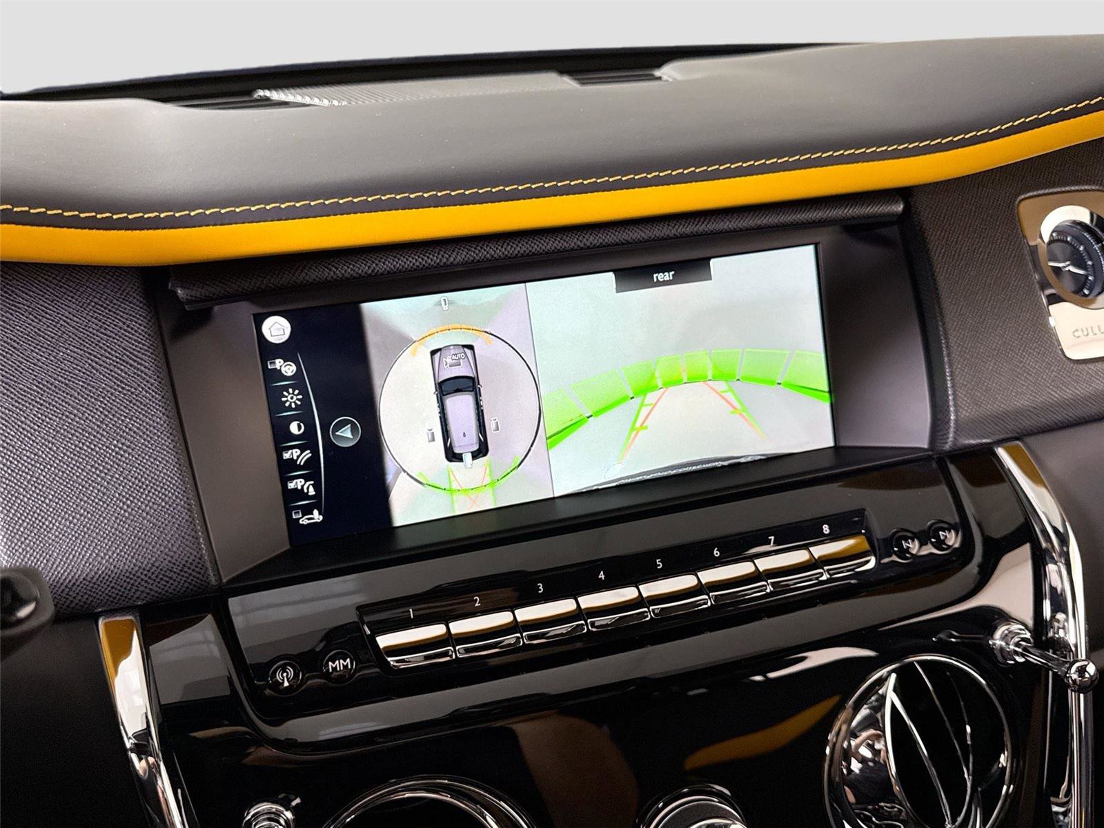 Used 2022 Rolls-Royce Cullinan w/ Interior Detailing Package image 19