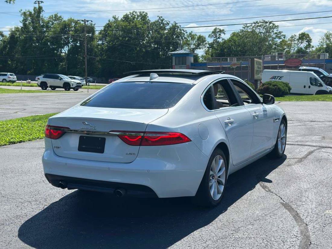 Used 2018 Jaguar XF Premium RWD image 6