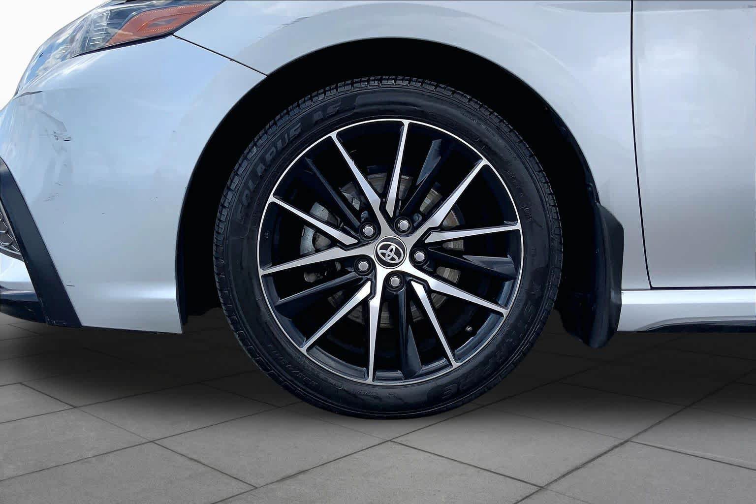 Used 2024 Toyota Camry SE FWD image 11