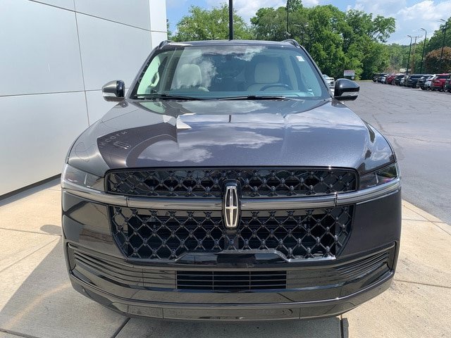 New 2027 Lincoln Navigator Reserve w/ Jet Appearance Package AWD/4WD image 9