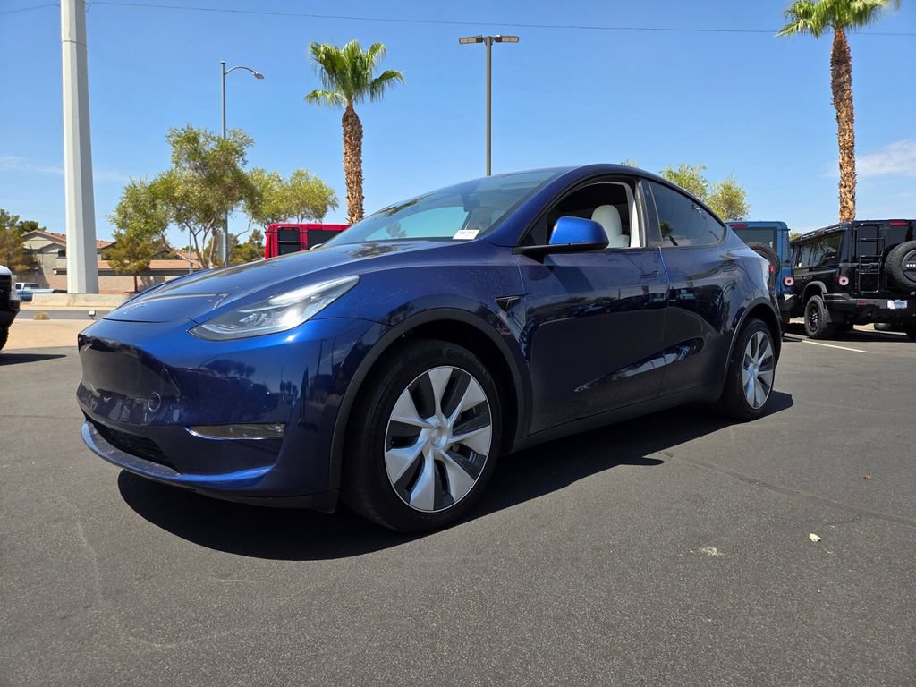 Used 2023 Tesla Model Y Long Range AWD/4WD image 2