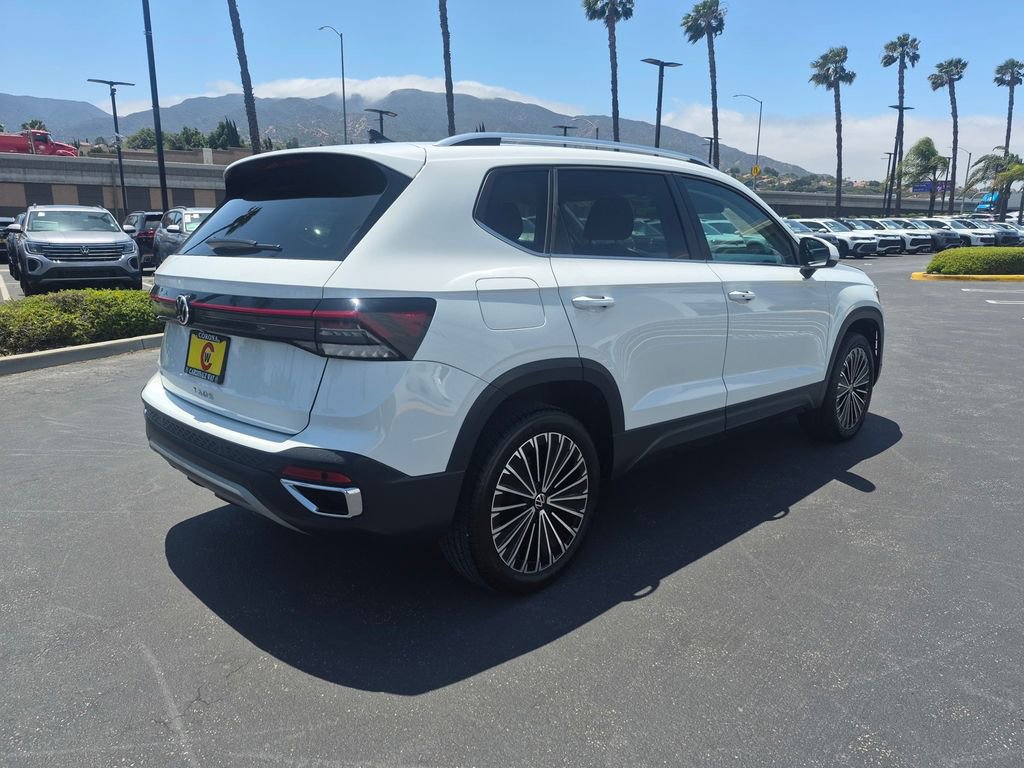 Used 2025 Volkswagen Taos SE FWD image 6