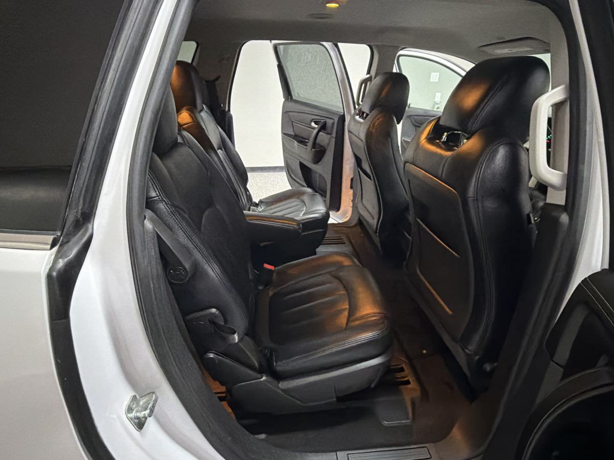 Used 2017 Chevrolet Traverse LT FWD image 27