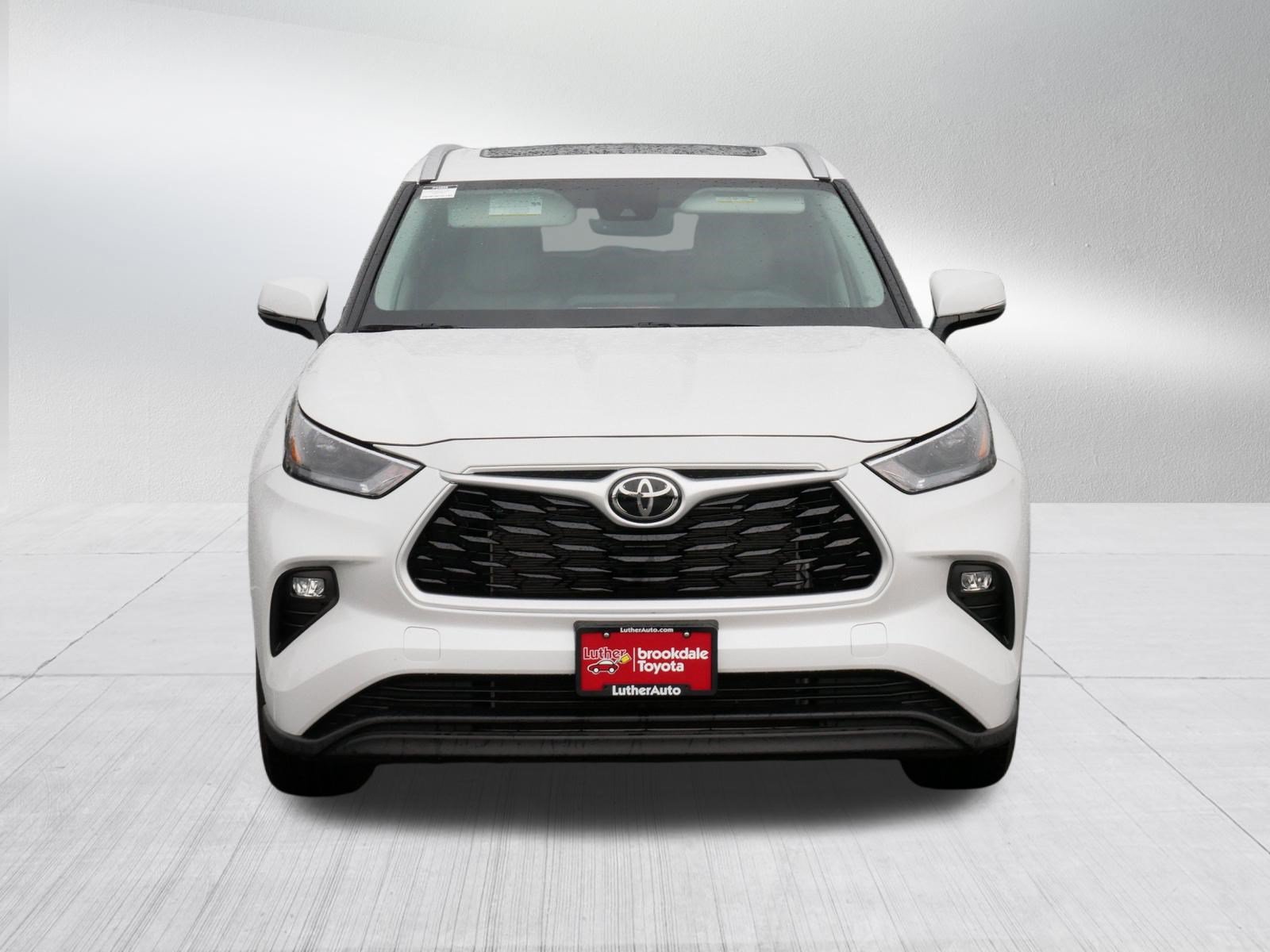 Certified 2026 Toyota Highlander XLE AWD/4WD image 2