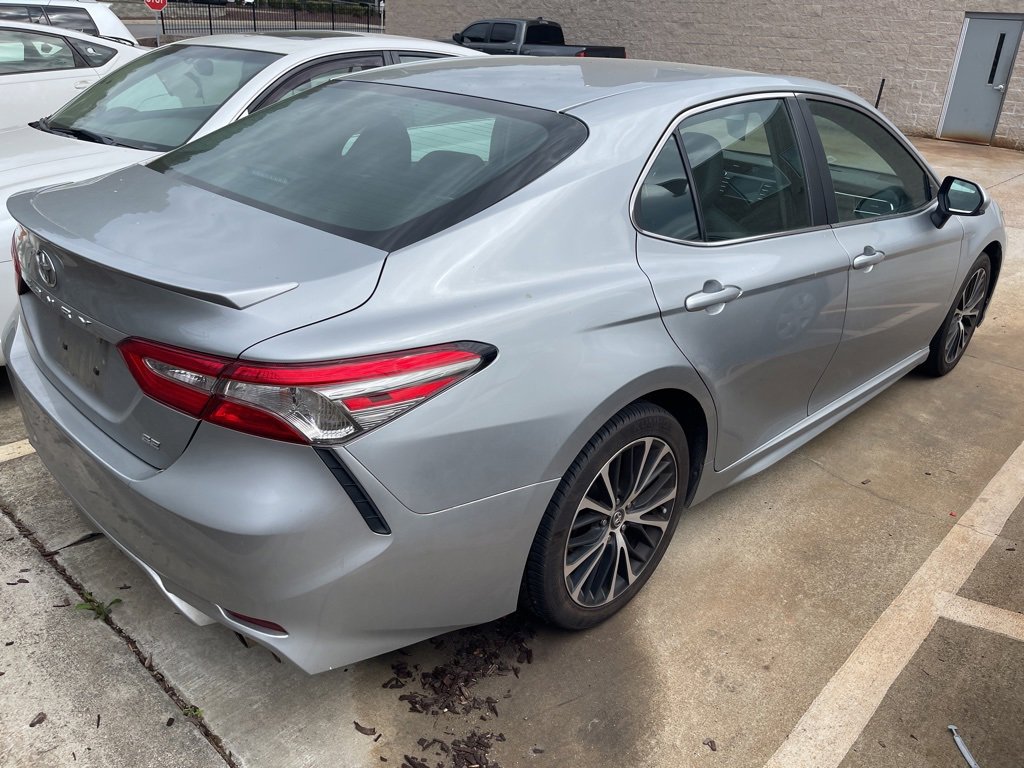 Used 2018 Toyota Camry SE image 5