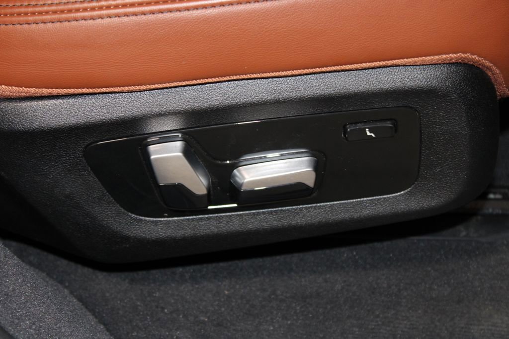 Used 2024 BMW X7 M60i w/ Executive Package image 31