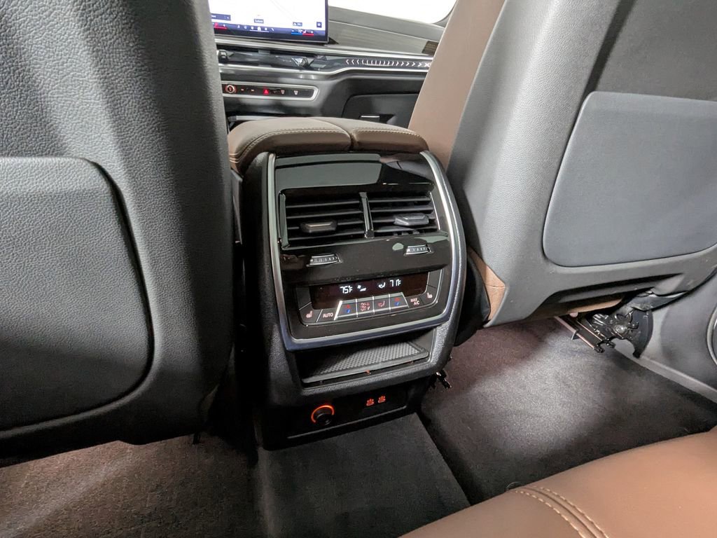 Used 2025 BMW X5 xDrive40i w/ Climate Comfort Package image 44