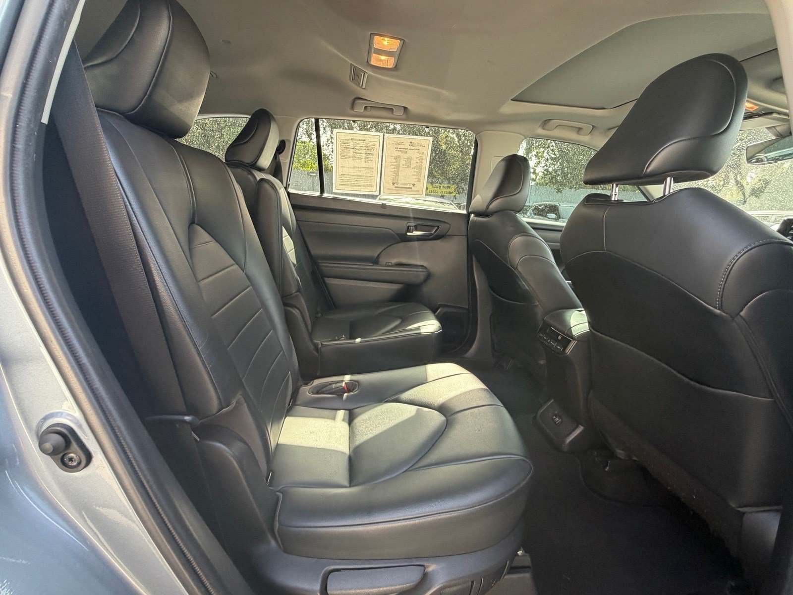 Used 2020 Toyota Highlander XLE FWD image 20