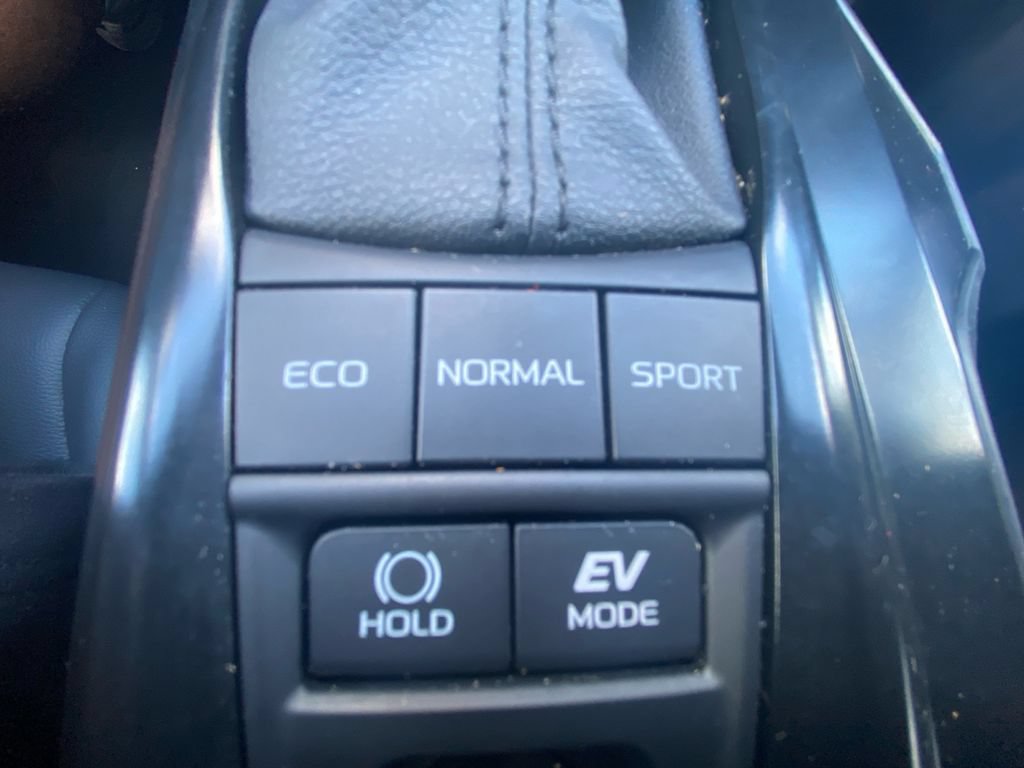 Used 2025 Toyota Camry SE w/ Convenience Package FWD image 22