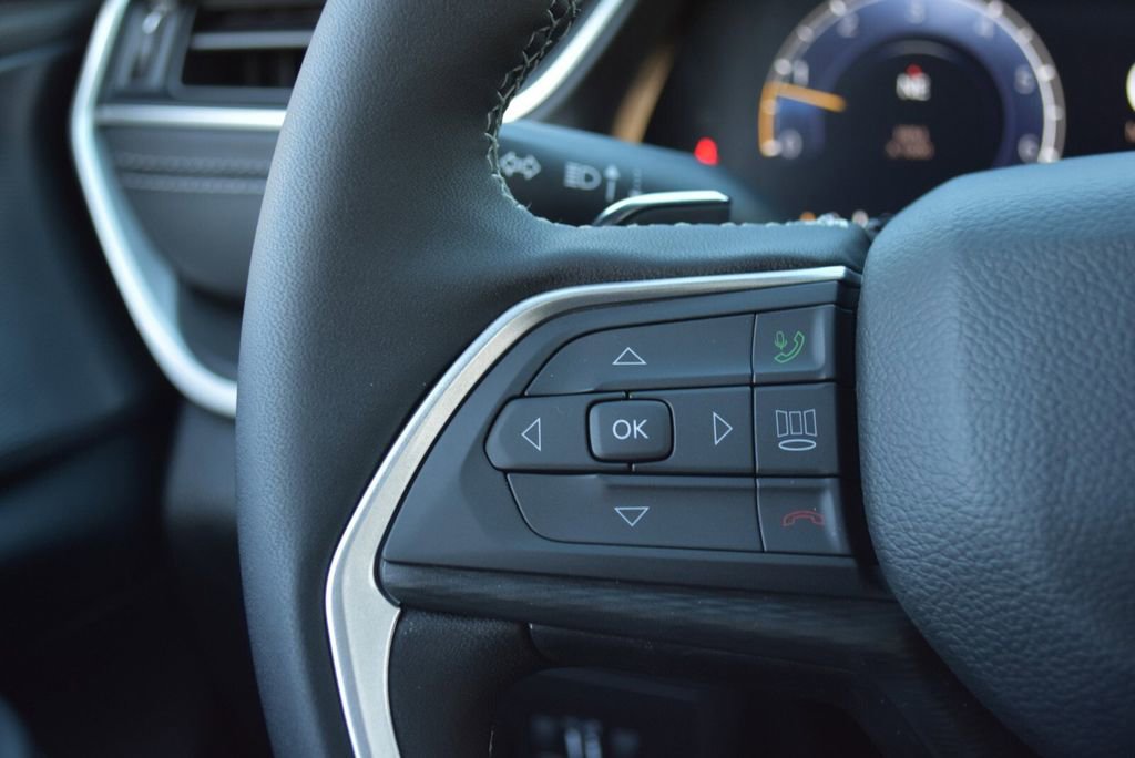 New 2025 Jeep Grand Cherokee Laredo X w/ Luxury Tech Group I image 16