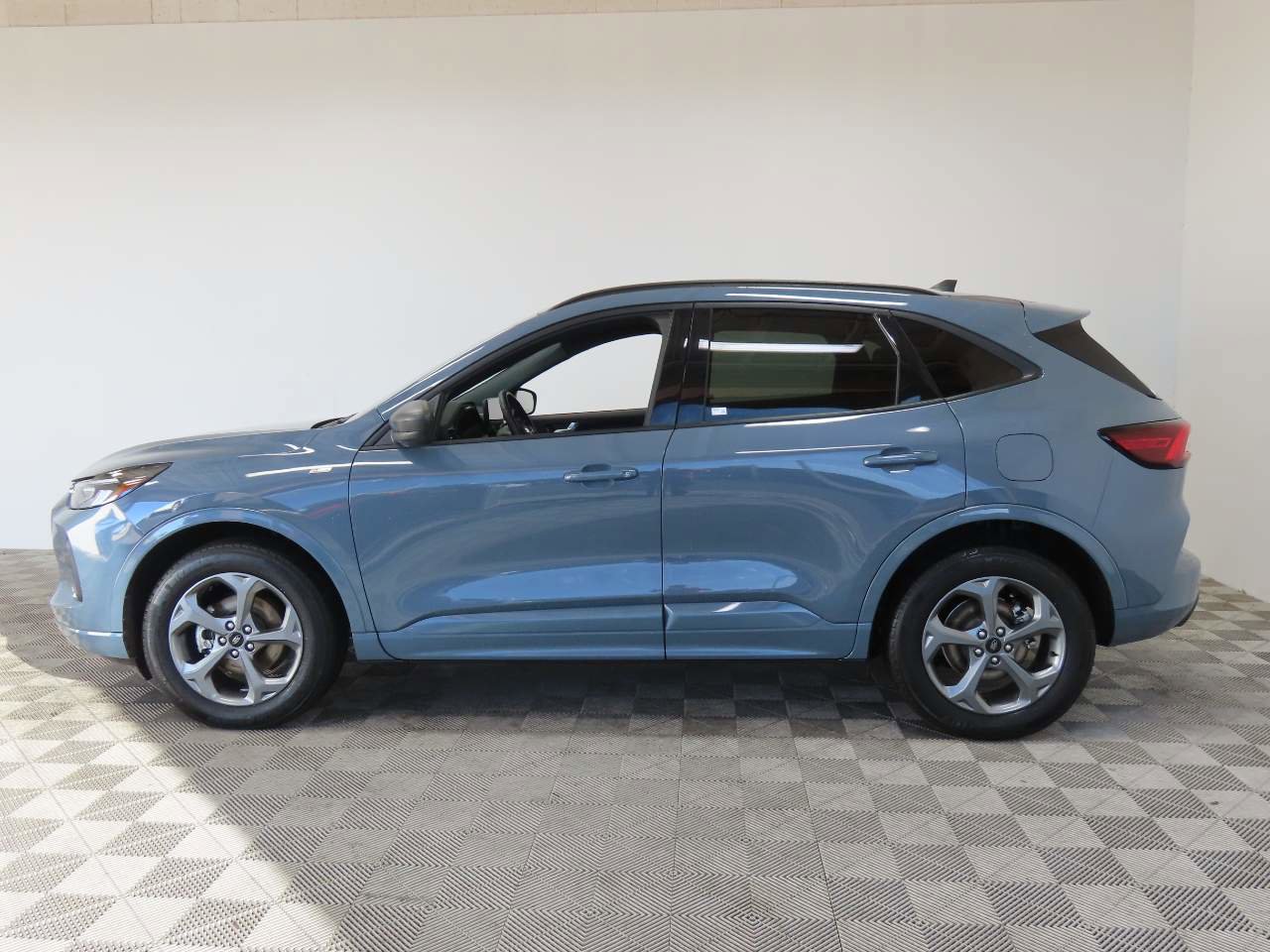 Used 2023 Ford Escape ST-Line w/ Tech Pack #1 image 5