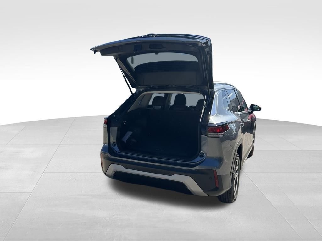 Used 2025 Volkswagen Tiguan S image 32